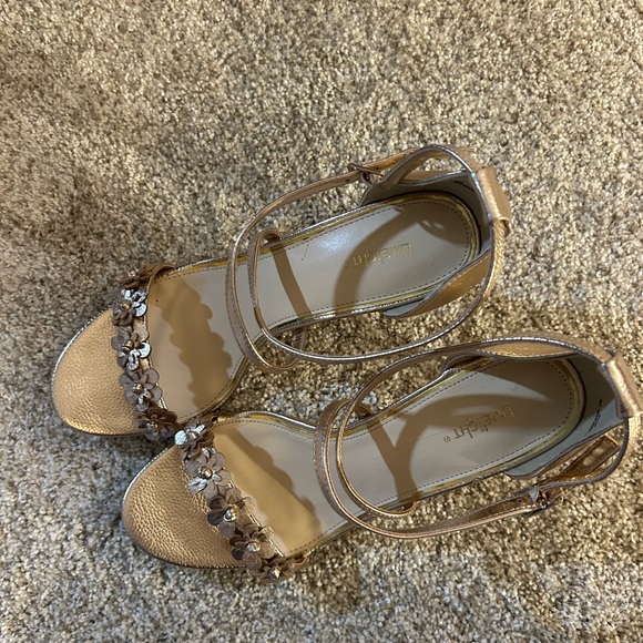 limelight size 11 Women's Gold Sandals 3 1/5 inch heel - Picture 1 of 5